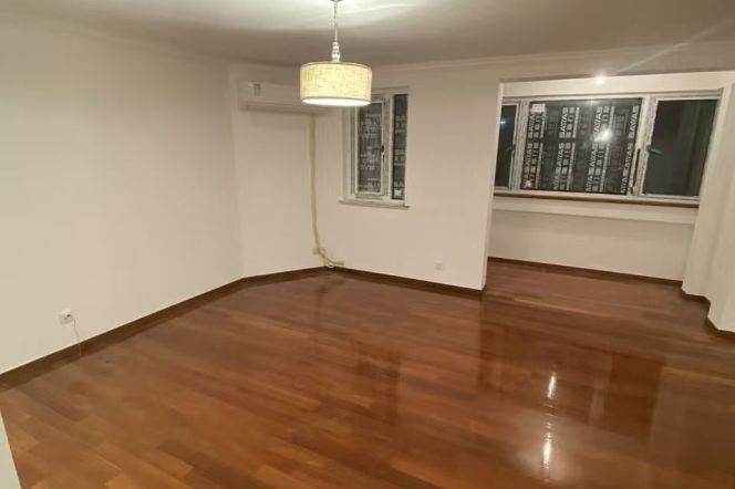 Bright 3BR 2Ba Apa in Huangpu – Quiet Compound/Parking/Near Madang Rd Metro, Lujiabang Rd& Xin Tindi