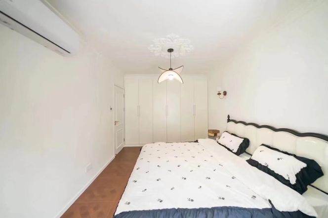 Spacious 1br apt w/patio Mtr jiangsu Rd