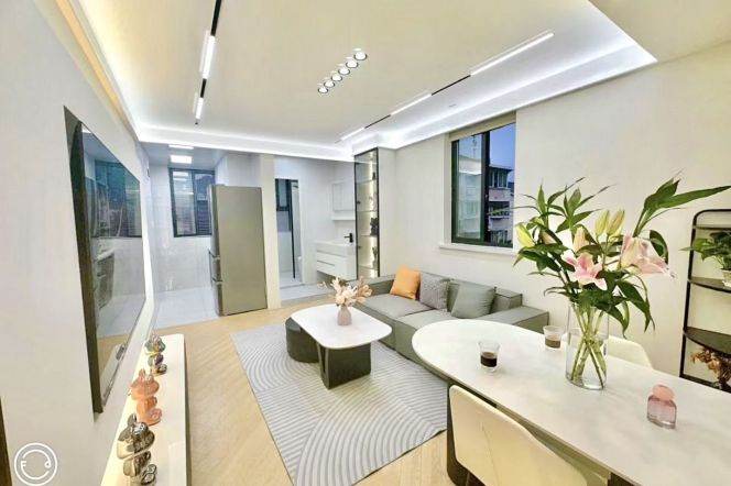 Loushanguan rd/charming 1br 1lr/all bright room/cozy&spacious@L15/2