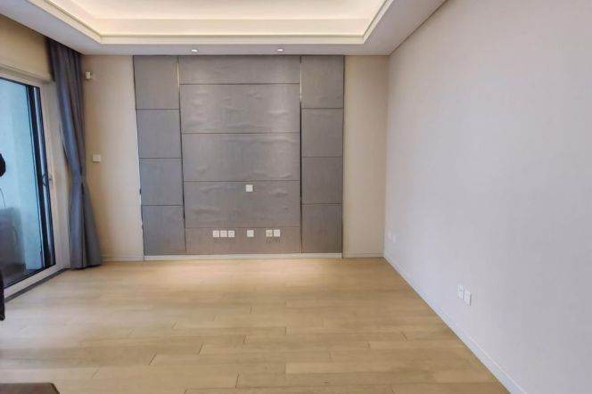 Good Quality 2 br with floor heating next Wellington Shanghai+ NYU .L 6/8/11