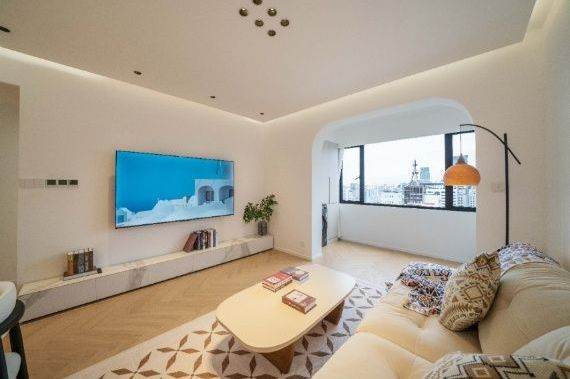 Unobstructed Views in the Heart of Jing'an Temple: Modern 2BR High-Rise