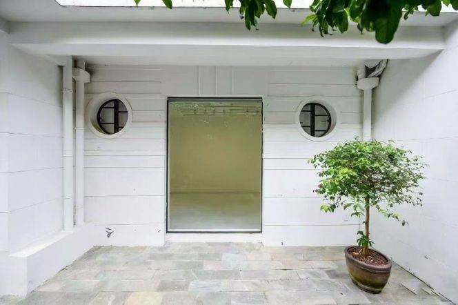 Jing'an tample villa with 60sqm garden brand new 