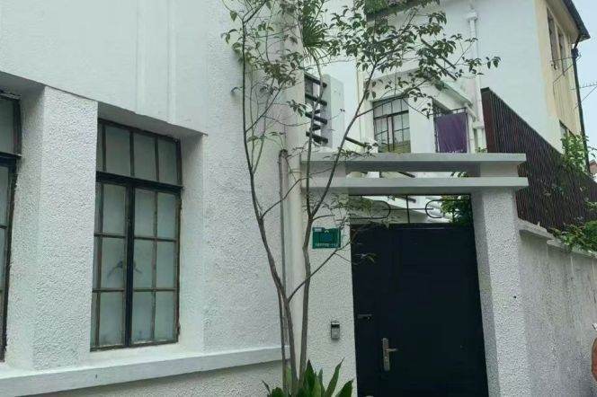 Jing'an tample villa with 60sqm garden brand new 