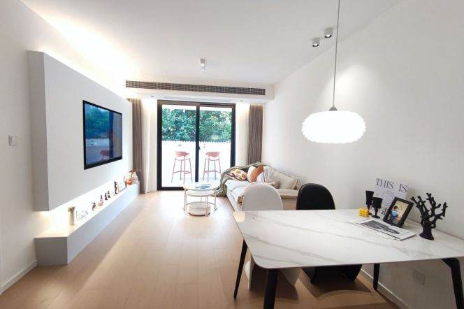 Renovated 2br apt in Gubei,close to Yaohong station,Line15