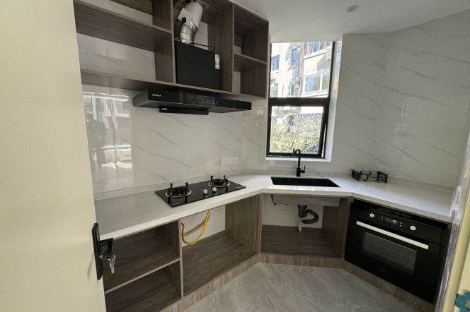 Nice 1br apt with private yard in Gubei,Shuicheng station,Line10