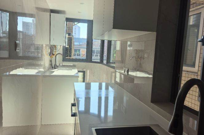 Brand new renovated 2br,with CA,floor heating,Gym,swimming pool