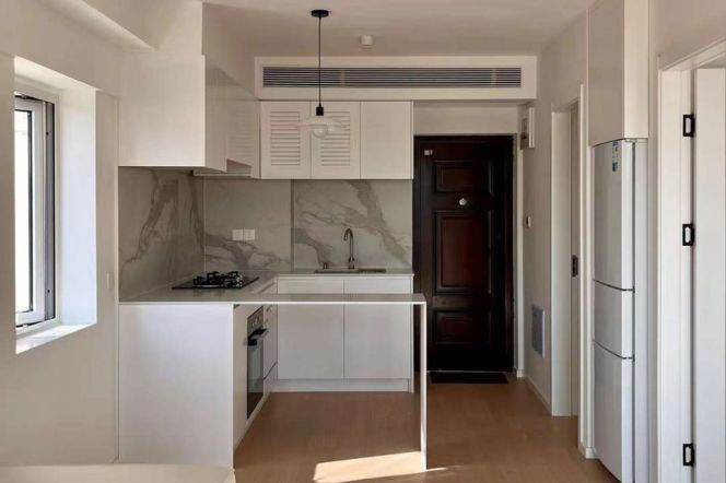 Zhaojiabang Rd. Bright and sunshine 1br 