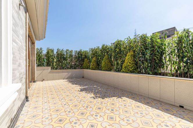 modern duplex 5brs terrace big living room modern furniture near Shanghai Zoo 