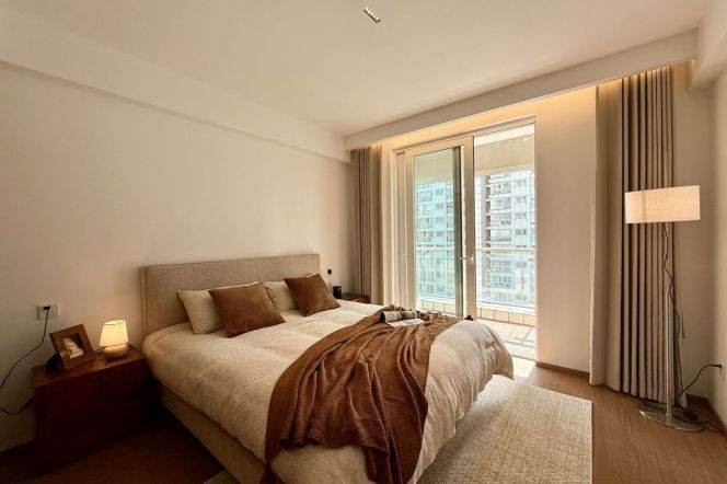 Jiashan Rd Metro Station Hotel Service Apartment, L-shaped corner balcony, large 3-brs