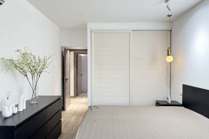 West Nanjing Rd. High-rise bright and sunshine cozy 2br 