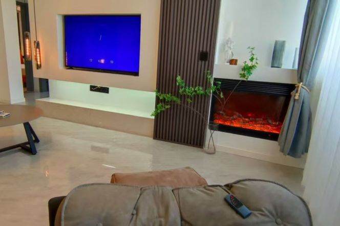 Excellent 2+1Brs & elevator Apt+Heating+central AC+oven @Jiangsu Rd 