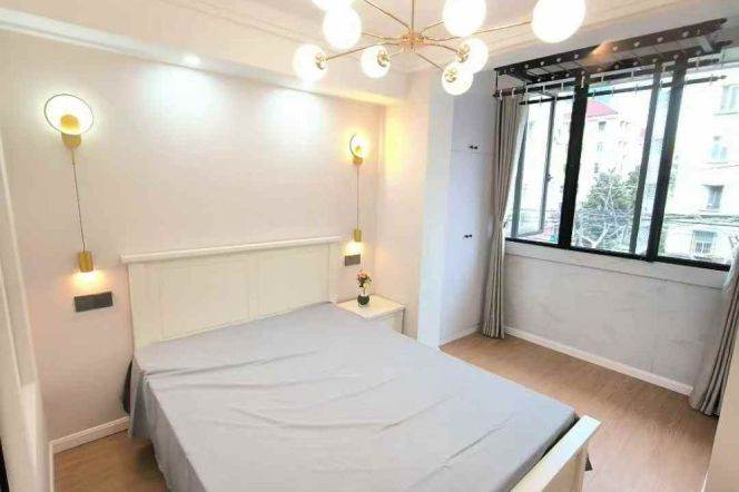 Loushanguan rd 1BR 1LR@L15/2,bright room/Nice deco&location