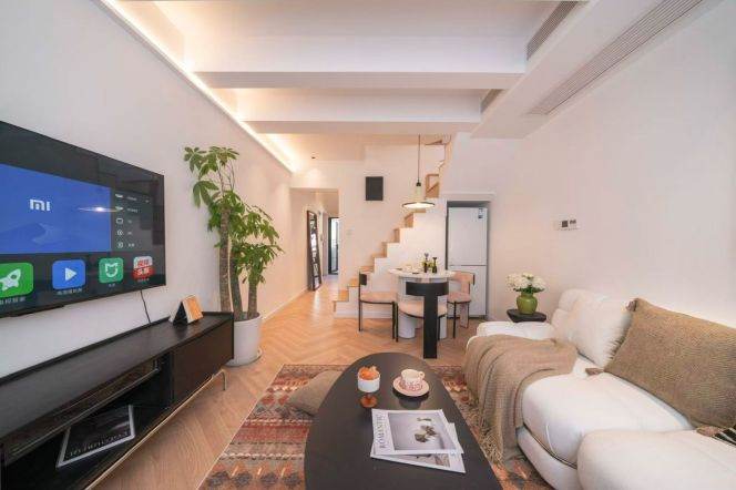 Modern 1+1br/2living & terrace/loft @Changping Rd & Line 7