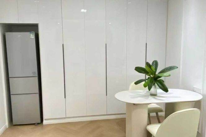 jiangsu rd 1Br/big living room@L2/11