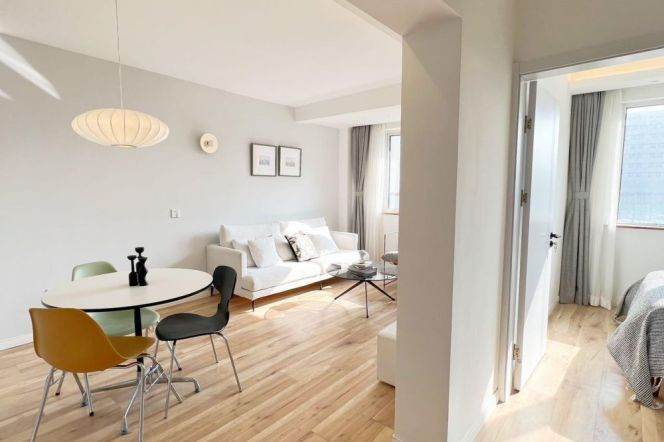 Modern & Bright 1 br with lift near L 3/4/10 HongQiao Rd St.+ L 10 SongYuan Rd st