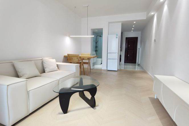 Lovely one bedroom Apt+central AC+oven near L2/11Jiangsu Rd