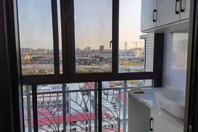 Modern 3BR 2BA Elevator Apt next to Longyang Rd Station