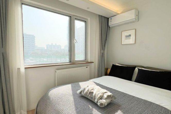 Modern & Bright 1 br with lift near L 3/4/10 HongQiao Rd St.+ L 10 SongYuan Rd st