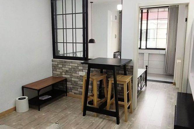 Lovely one bedroom / living-room with elevator near Jing’an temple 