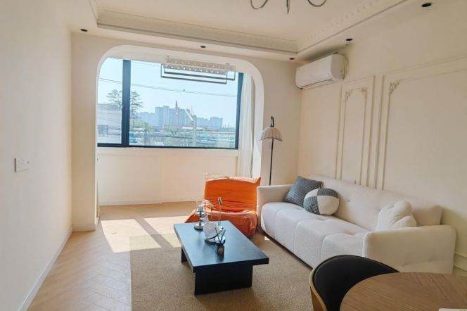 Modern & Spacious 1 br in Xuhui.  easy to L3/12 LongCao rd st.+ L1/12 CaoBao Rd St