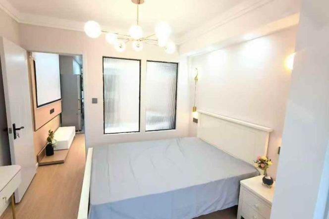 Loushanguan rd 1BR 1LR@L15/2,bright room/Nice deco&location