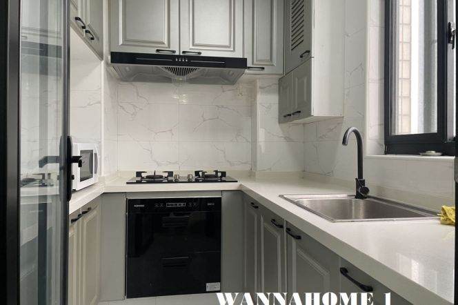 Spacious&Really Bright&Modern 2Bdrs 1Bath+Awesome View/+L2/11 Jiang Su Rd+Large Starage