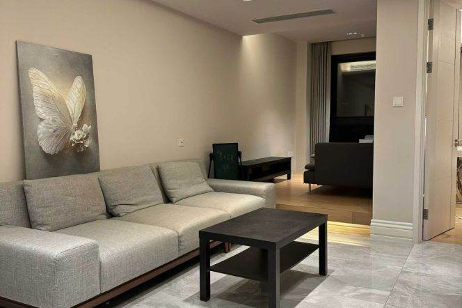  High-end 1br + study apt at Hanzhong Rd &Suzhou Creek   M2/12/13