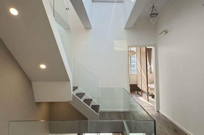 Unfurnished Penthouse with large private terrace @Xintiandi 3br/3bt 215sqm