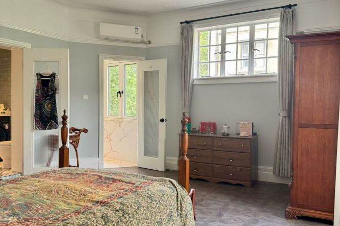 L 1-7 Changshu Road Metro Station, Clement Apartment, Large 1+1 Room with a Large Balcony