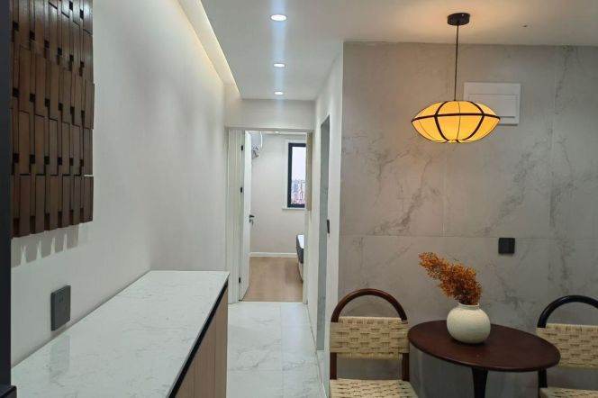 Modern 1 br on High floor near LuJiaZui. L 2/4/6/9 Century Avenue St. 