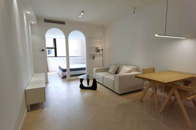 Lovely one bedroom Apt+central AC+oven near L2/11Jiangsu Rd