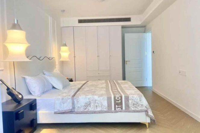 High Rise 2 bedrooms  apt+Floor Heating +oven @Jiaotong University