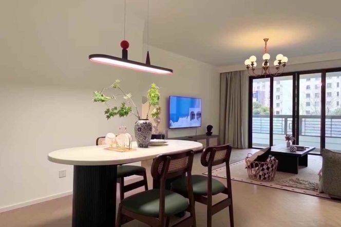 Well Renovated 3BR 2BA Apt w/Balcony in New Westgate Garden