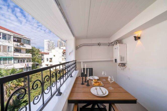 Modern 1+1br/2living & terrace/loft @Changping Rd & Line 7