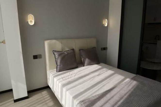 Furnished 1br-Weining Road