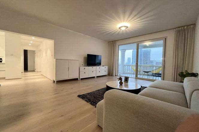 High-ending 3Br Apt w. Balcony &Heating