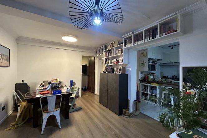 Spacious elevator 2br flat in Hengshan Road
