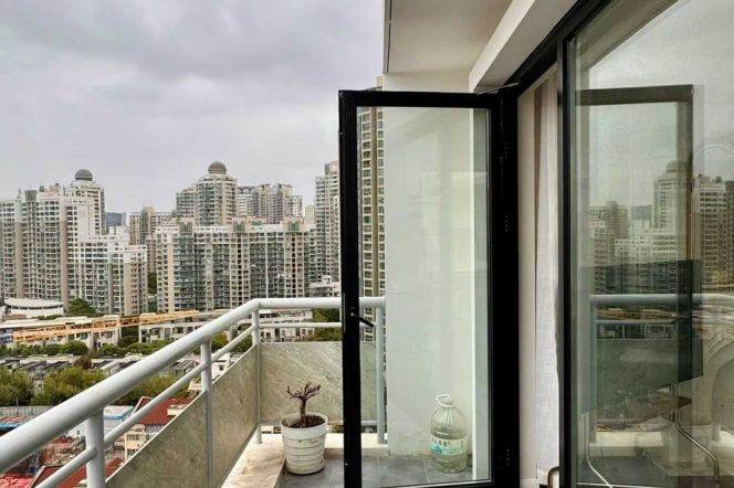 18k 2Br with big open balcony and floor heating Nr Wuding Rd.line14