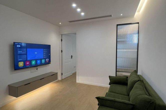 Cozy 1 br on ZhenNing Rd , easy  to L  2/11  JiangSu Rd St.