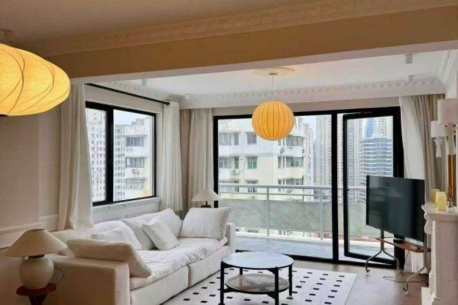 elegant design -large balcony-2beds -elevator- close to line 14 wuding road 