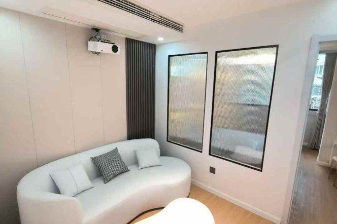 Loushanguan rd 1BR 1LR@L15/2,bright room/Nice deco&location