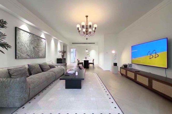 Well Renovated 3BR 2BA Apt w/Balcony in New Westgate Garden