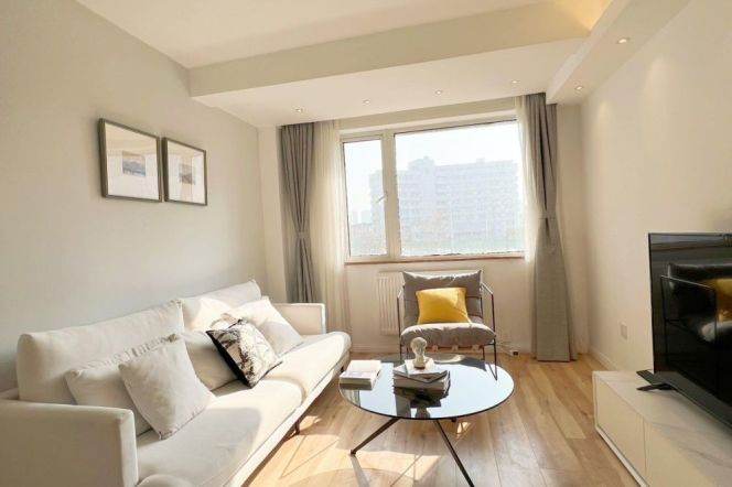 Modern & Bright 1 br with lift near L 3/4/10 HongQiao Rd St.+ L 10 SongYuan Rd st