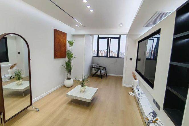 Modern 1 br on High floor near LuJiaZui. L 2/4/6/9 Century Avenue St. 