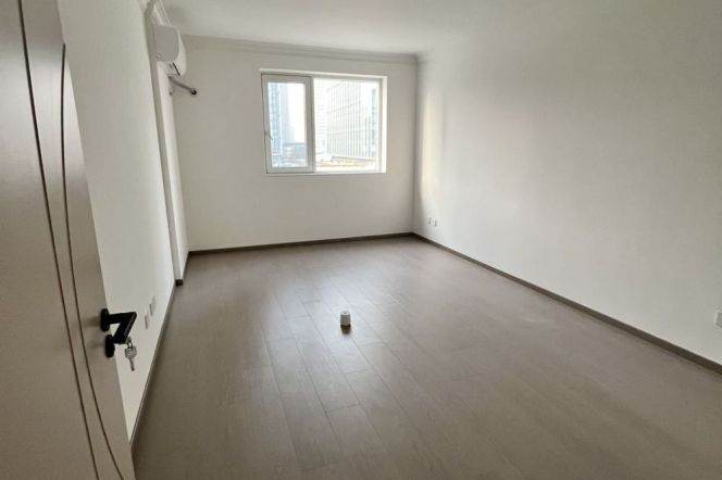 High-rise 2br Apt close to Jing'an Temple