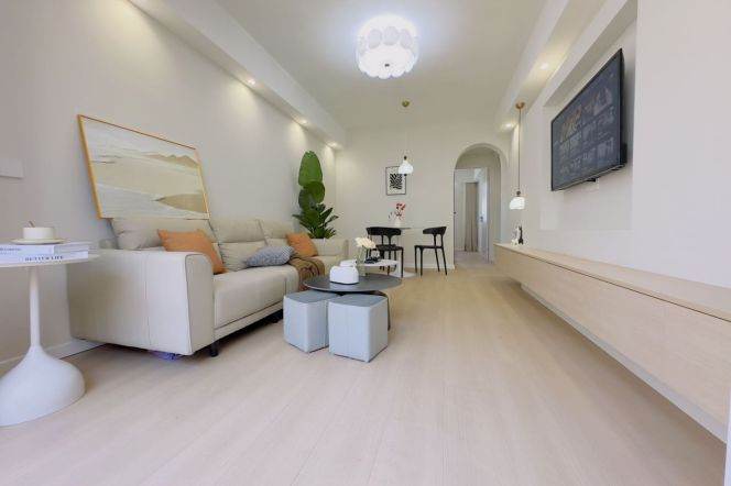 Newly Renovated Spacious 1Br/2Lr/1Bt Close to L2/3/4 Zhongshan Park Station 