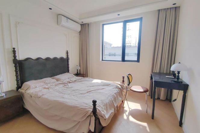 Modern & Spacious 1 br in Xuhui.  easy to L3/12 LongCao rd st.+ L1/12 CaoBao Rd St