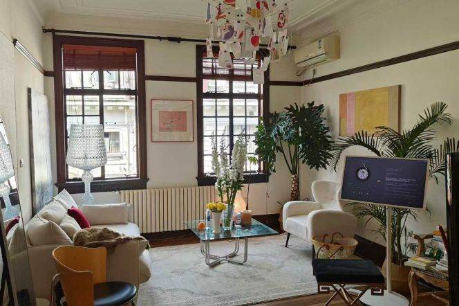 Classical 3BR 2BA Old Apt w/Balcony Next to W. Nanjing Station