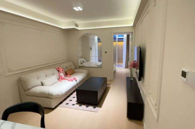 Furnished 1br w/ Yard-Loushanguan Road