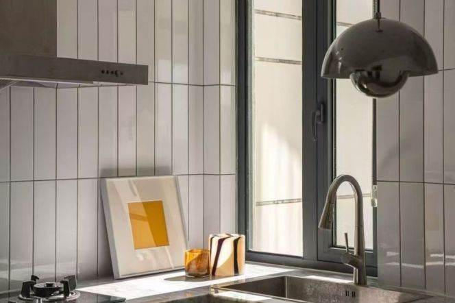 High floor 2brs/2living & balcony/heating/oven @West Nanjing Rd